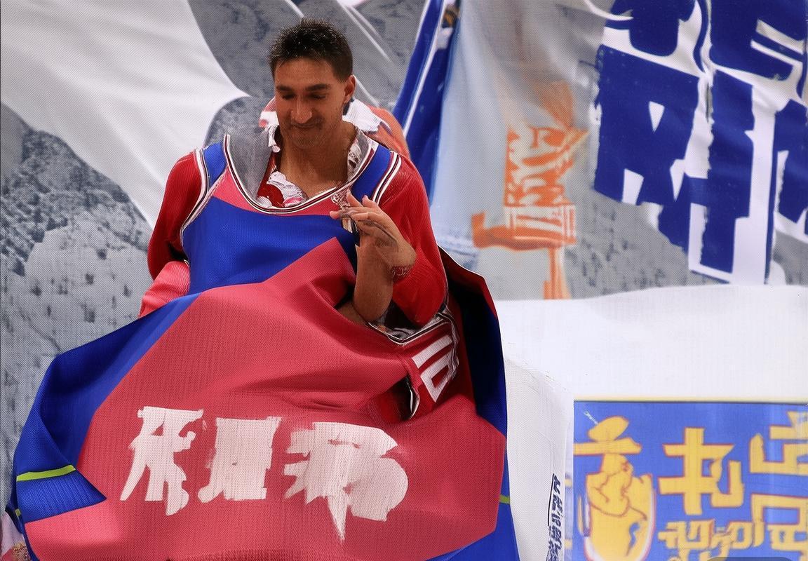 郭艾伦VS贾巴尔：巅峰对决，谁将载入篮球史册？(图3)