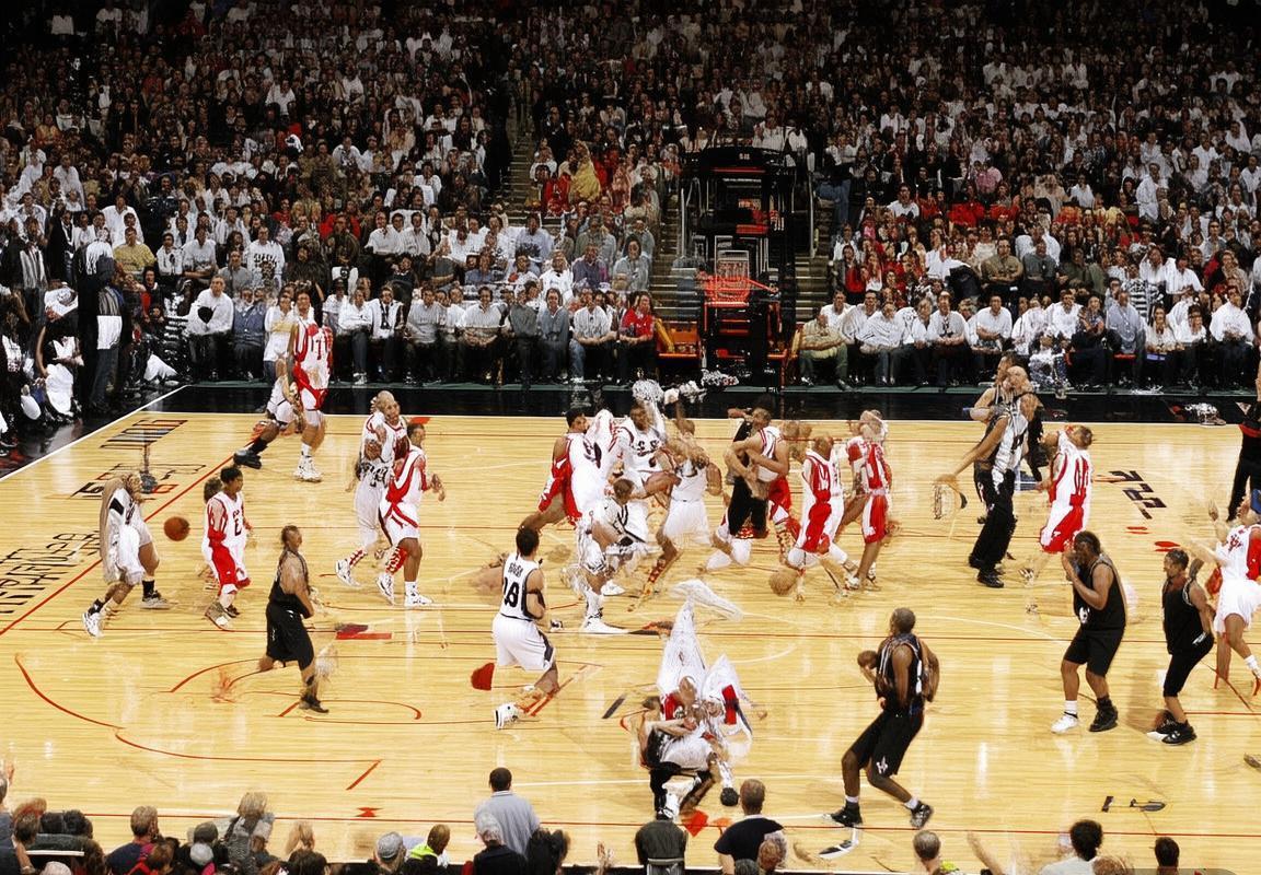 2004年NBA马刺火箭巅峰对决回顾：火花四溅的经典之战(图3)